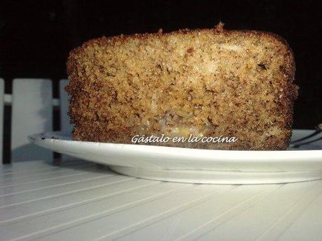 http://cocina.facilisimo.com/recetas/postres/bizcocho-de-platano-y-almendras_116401.html