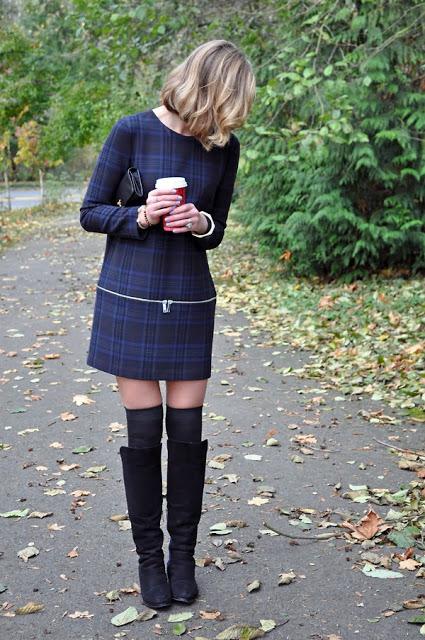 STYLE TIPS; CHRISTMAS OUTFITS.-