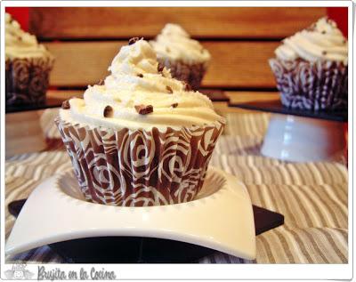 Cupcakes de chocolate con coco y ron