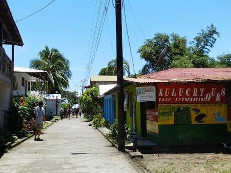 El pueblo de Tortuguero y sus habitantes