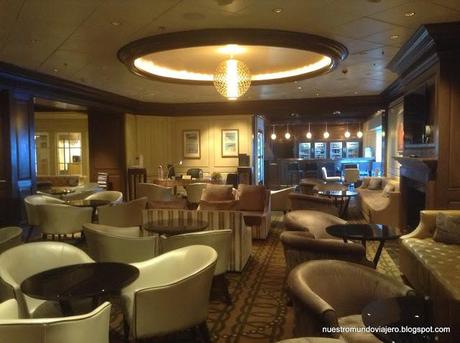 Celebrity Infinity; paseando por el barco.