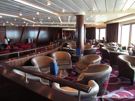 Celebrity Infinity; paseando por el barco.