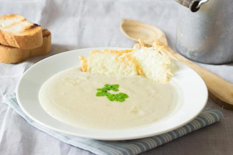 Sweet potato soup with cheese crisps | Crema de boniato con crujientes de queso