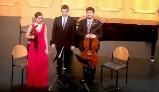 En trío gusta lo español