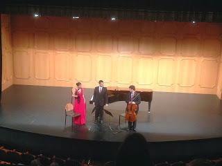 En trío gusta lo español