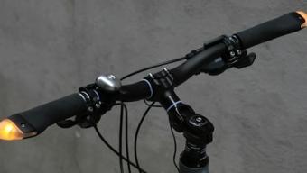 BlinkerGrips :: luces para el manillar de la bicicleta BlinkerGrips :: luces para el manillar de la bicicleta
