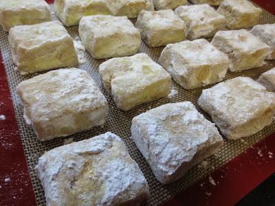 Hojaldrinas de aceite a la naranja