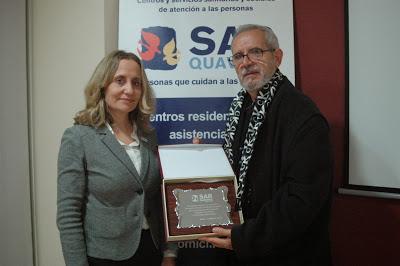 ENTREGA DE PLACA CONMEMORATIVA EN SARQUAVITAE