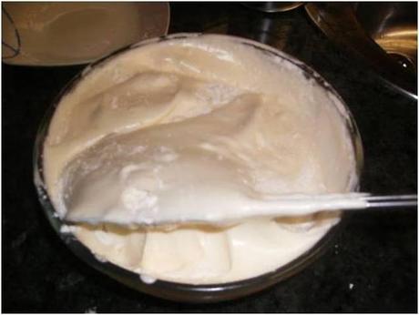 BIZCOCHO DE COCO CON COBERTURA DE CANDY MELTS