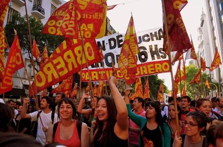 2014: ORGANIZAR A MILES DE TRABAJADORES Y JOVENES CON LAS BANDERAS DEL SOCIALISMO