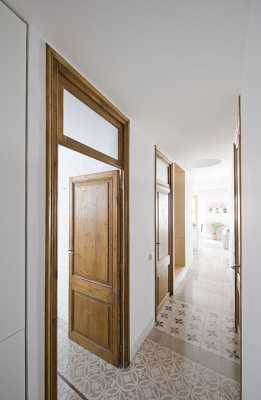 Cozy vintage and modern Minimalism in Barcelona apartment