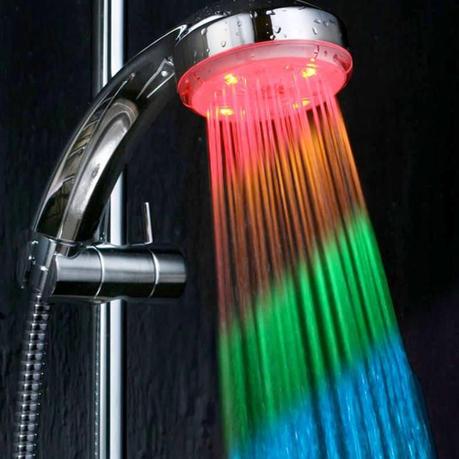 Duchas modernas con  tecnologia  LED