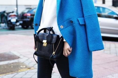 CARPE DIEM Blue_Coat-Carpe_Diem_Sweatshirt-Black_Booties-Street_Style-Collage_Vintage-Outfit-73