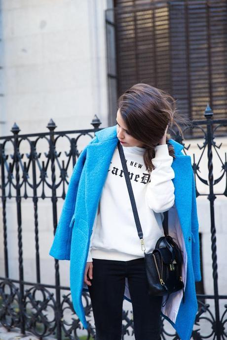 CARPE DIEM Blue_Coat-Carpe_Diem_Sweatshirt-Black_Booties-Street_Style-Collage_Vintage-Outfit-68