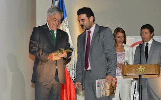 MANDATARIO PARTICIPÓ EN PREMIACIÓN A LOS MEJORES DEPORTISTAS CHILENOS