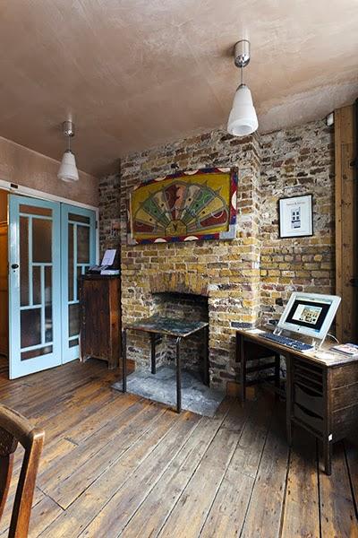 Una preciosa casa georgiana con el ladrillo visto como auténtico protagonista