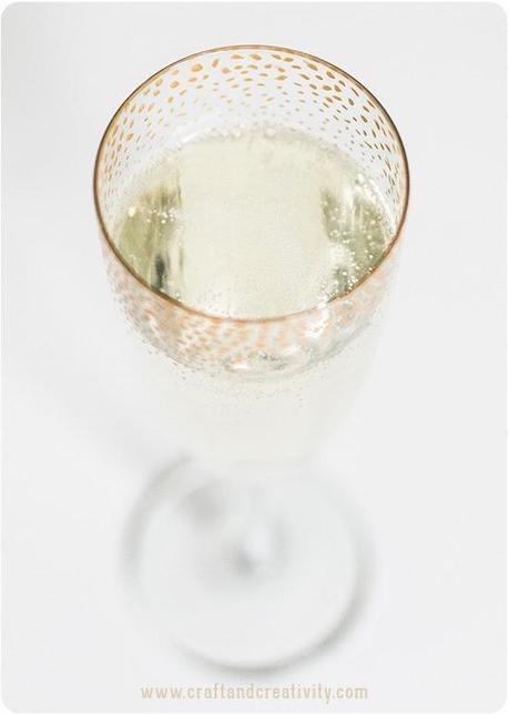 DIY....DECORA LAS COPAS PARA NOCHE VIEJA