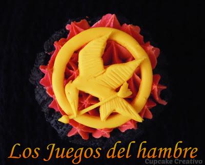 http://www.cupcakecreativo.com/2013/11/cupcakes-de-los-juegos-del-hambre-en-llamas-tutorial.html
