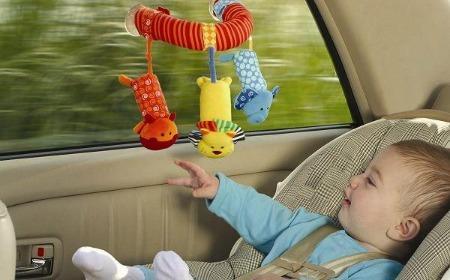 551_viajas-con-el-bebe ¿Qué debes de llevar si viajas con tu bebé en el auto?