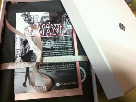 Glossybox Noviembre 2013 Modern Romance.