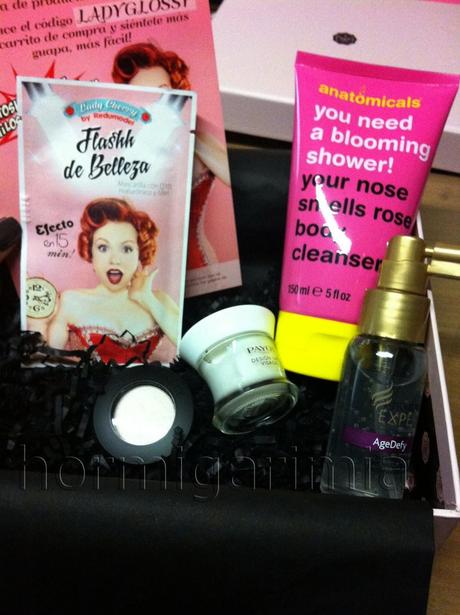 Glossybox Noviembre 2013 Modern Romance.