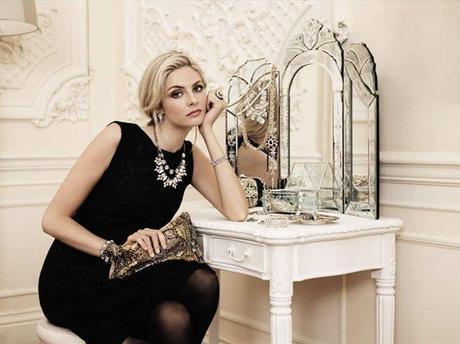 Como Influyen los Rituales Navideños en Nuestra Ropa accesorios-plateados