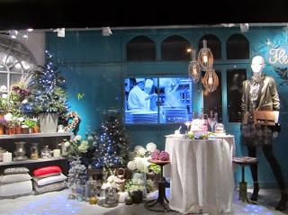 LOS ESCAPARATES ILUMINAN PARÍS.