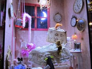 LOS ESCAPARATES ILUMINAN PARÍS.