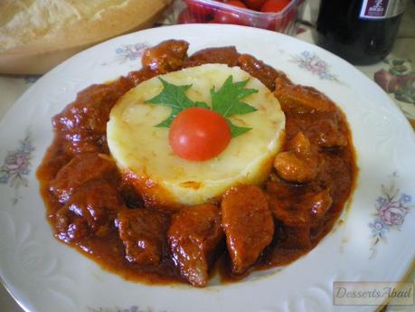 Carne con tomate