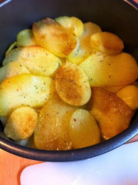 Torta De Patatas Fritas Y Asadas Con Torta De Oveja