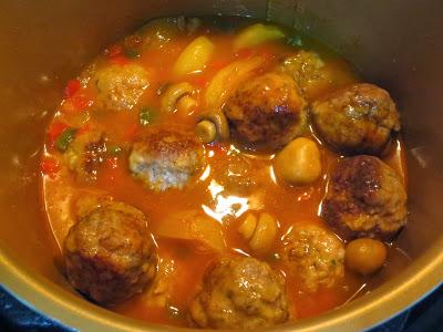 Albóndigas a la jardinera olla GM