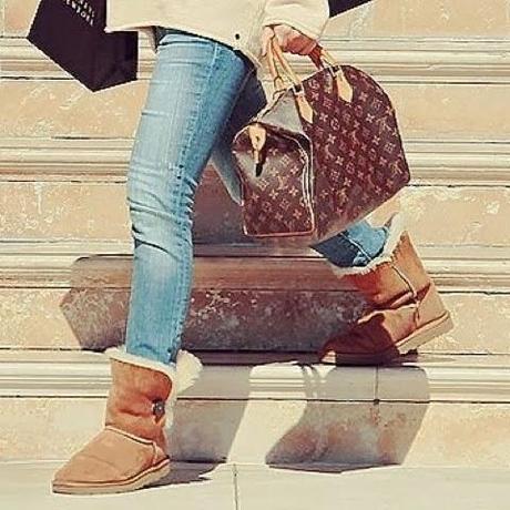 STREET STYLE INSPIRATION; UGG BOOTS.-