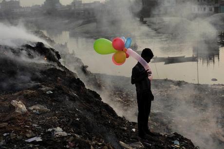 Las ganadoras del concurso de National Geographic de 2013 Life Along The Polluted River - 2013-11-30_238996_people.jpg