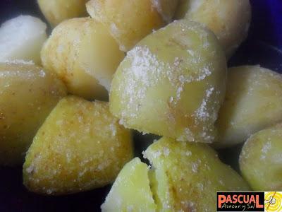 http://tiaclacla.blogspot.com.es/2013/11/papas-saladas.html