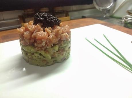 Tartar de atun con guacamole y granada.