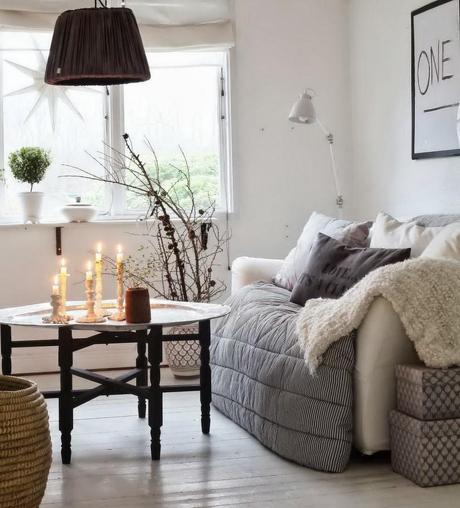 ONE WAY... REFLEXIONES COMPARTIDAS, AGUA Y BALDOSAS AMARILLAS