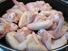 “Buffalo Wings” caseras. (Alitas de pollo en salsa barbacoa)