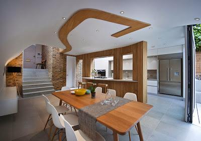 Ampliacion Moderna en Edificio Tradicional