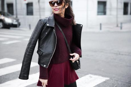 Burgundy_Outfit-Turtleneck_Jumper-Chained_Booties-Outfit-Street_Style-14