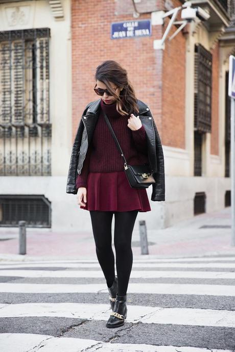 Burgundy_Outfit-Turtleneck_Jumper-Chained_Booties-Outfit-Street_Style-1