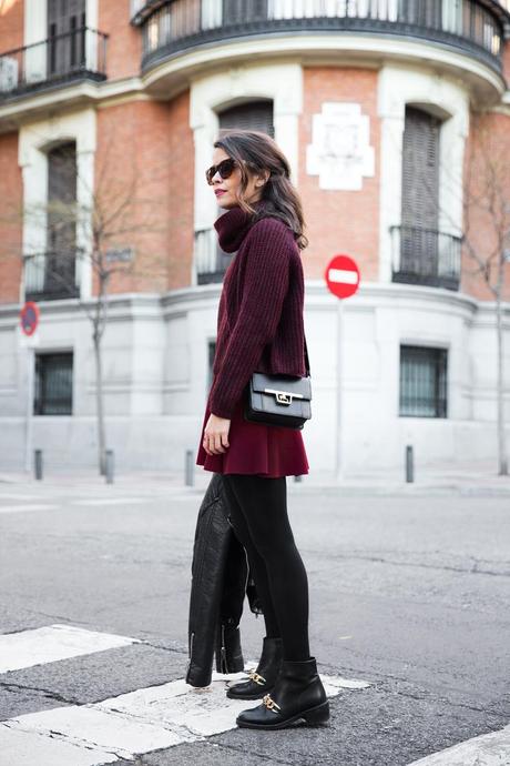 Burgundy_Outfit-Turtleneck_Jumper-Chained_Booties-Outfit-Street_Style-
