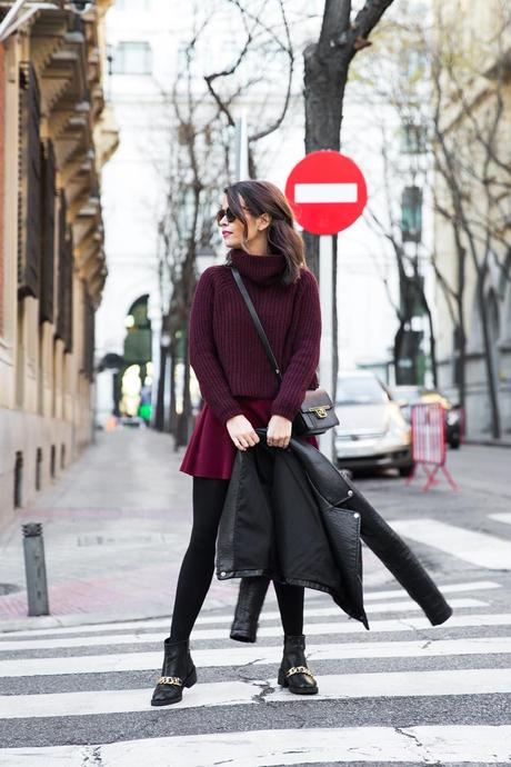 Burgundy_Outfit-Turtleneck_Jumper-Chained_Booties-Outfit-Street_Style-29