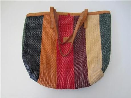 http://www.aixalonjadeartesania.com/FichaArticulo~x~Bolso-artesanal~IDArticulo~635.html