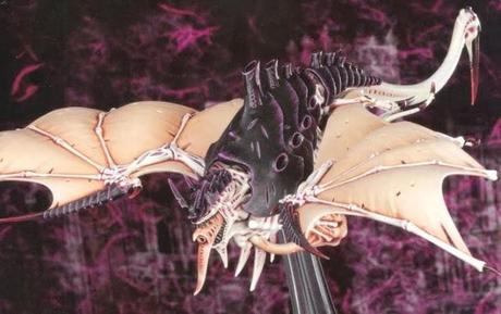 Arpia y gantes a paladas