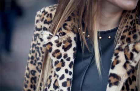 street style barbara crespo xmas time plaza mayor madrid fashion blogger outfit