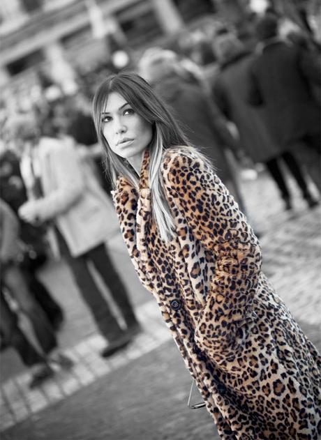 street style barbara crespo xmas time plaza mayor madrid fashion blogger outfit