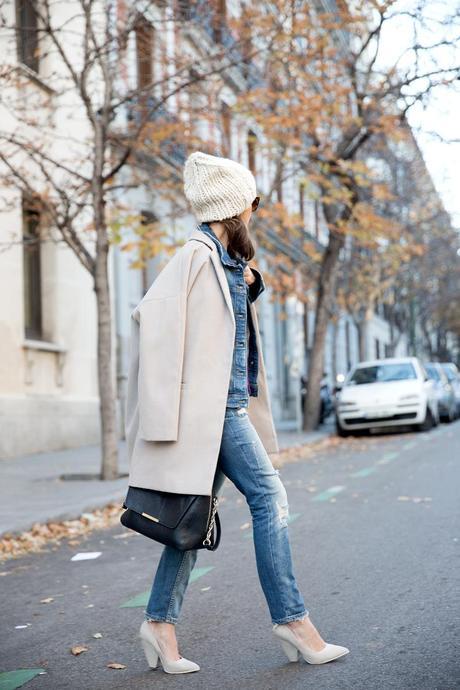 Beanie-Ripped_Jeans-Oversize_Coat-Outfit-Street_Style-39