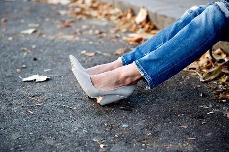 Beanie-Ripped_Jeans-Oversize_Coat-Outfit-Street_Style-17