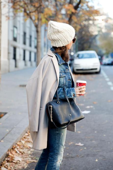 Beanie-Ripped_Jeans-Oversize_Coat-Outfit-Street_Style-23