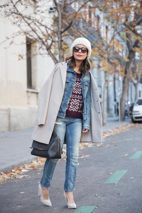 Beanie-Ripped_Jeans-Oversize_Coat-Outfit-Street_Style-68